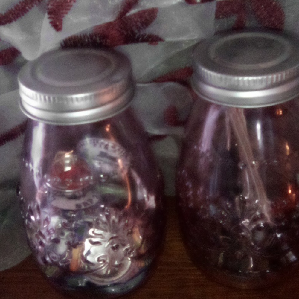 Pink container - Picture 2 of 2
